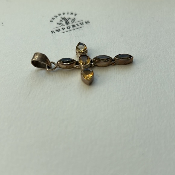 Faceted Citrine and sterling silver cross - Picture 5 of 6